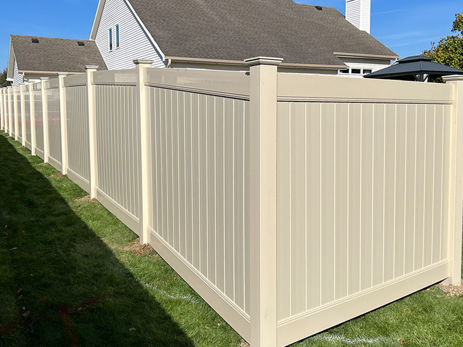 Huntertown Indiana vinyl privacy fencing